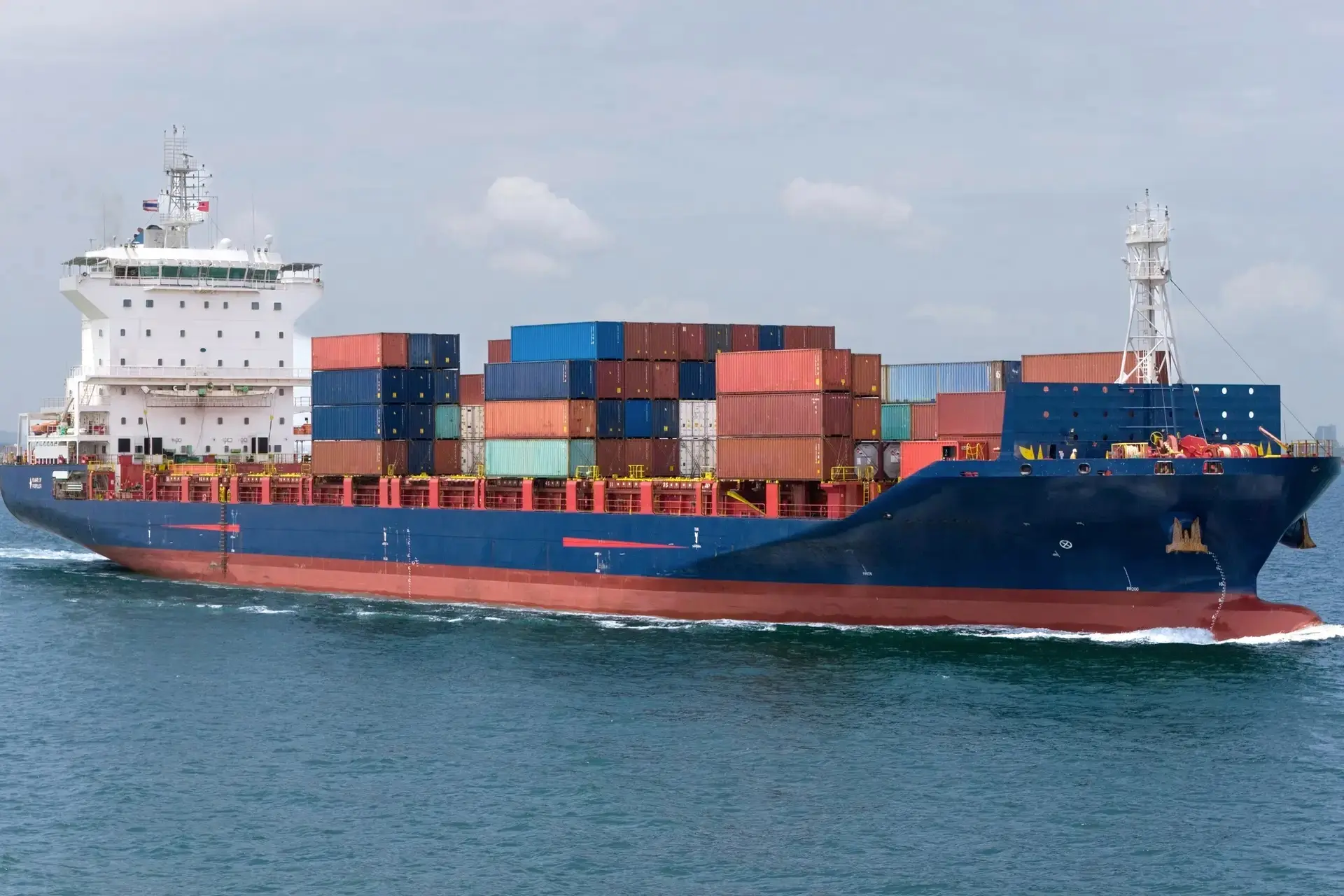 Narcos da Colômbia resgatam contentor com cocaína de navio no Algarve