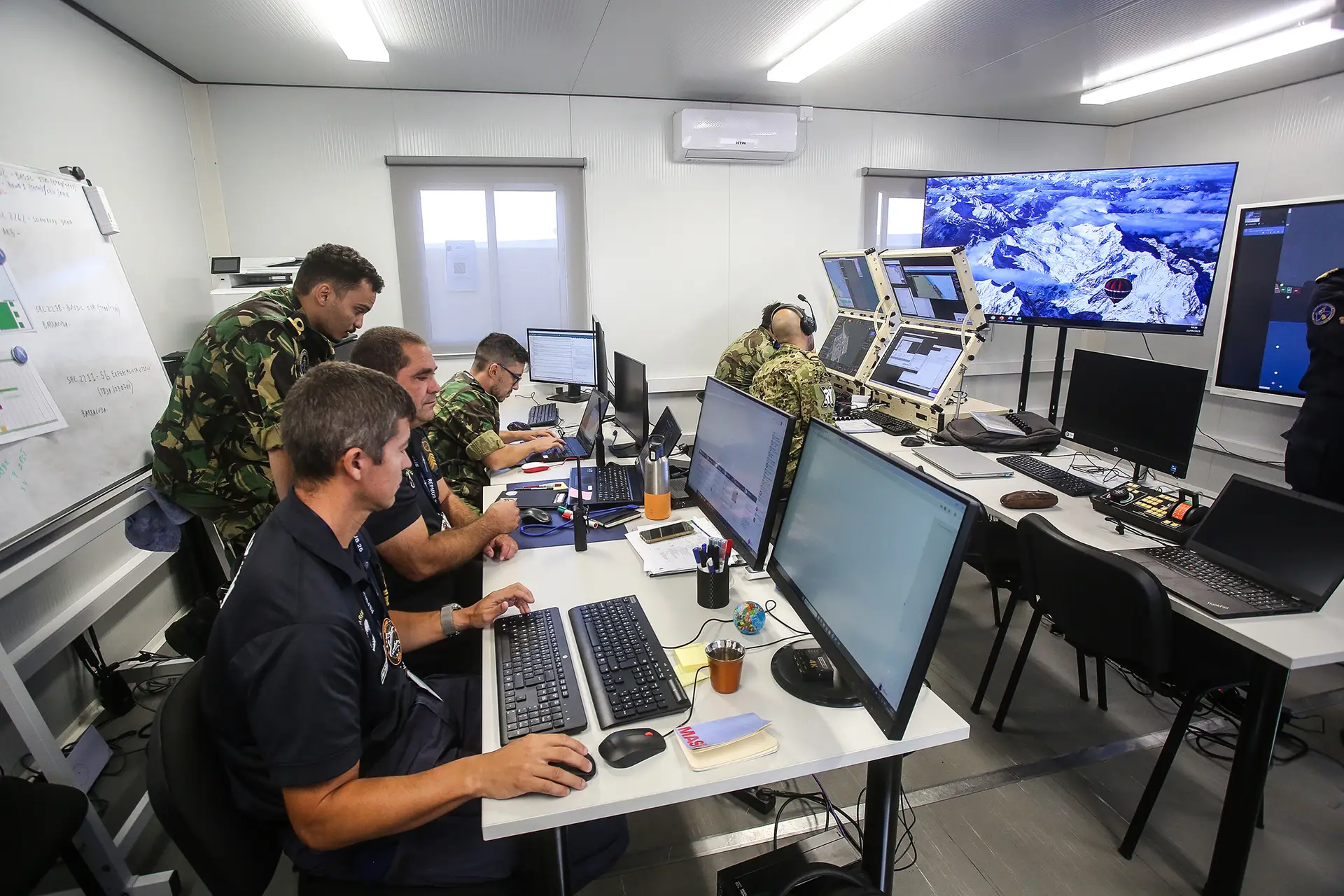 Centro de operações virtual do porta-drones “D. João II”