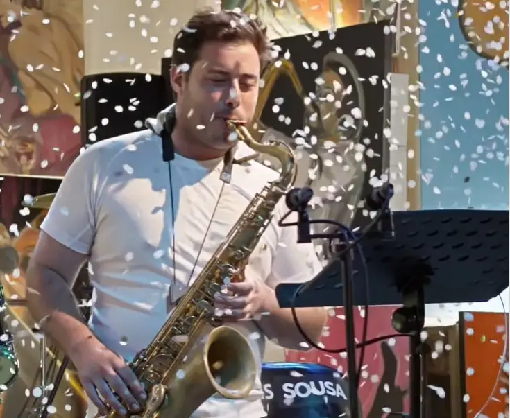 Elvis Sousa, na atuação em que superou o recorde do Guinness
