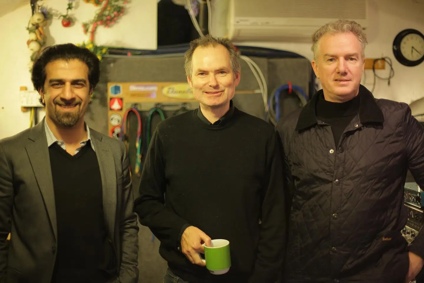 Mazgani com John Parish e Mick Harvey, durante as gravações de "Common Ground", em 2013