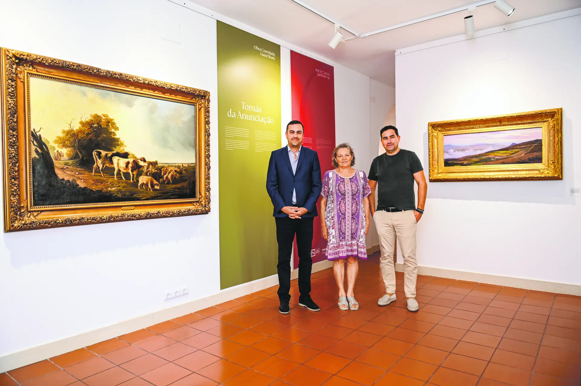 Margarida Noutel, diretora do Museu Municipal de Arte Moderna Abel Manta acompanhada de José Nuno Santos, vereador permanente da Cultura e de Helder Almeida, Chefe de Divisão da Cultura