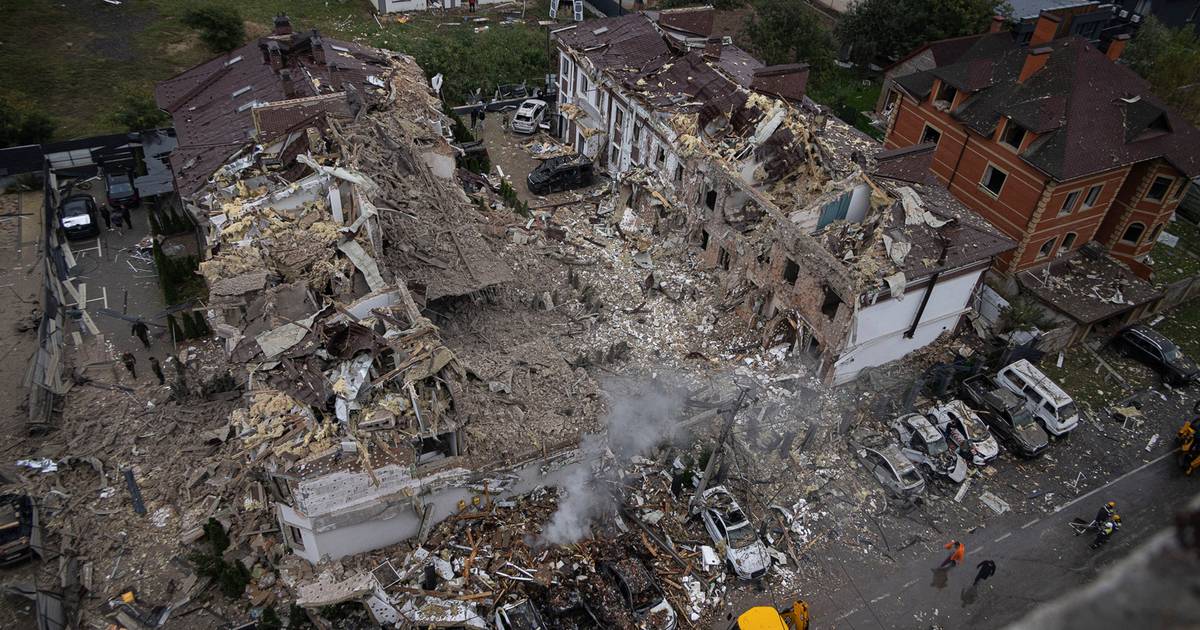 Rússia lançou esta noite um “dos maiores ataques a Kiev desde o início da guerra”. Polónia fecha espaço aéreo. Drones na Dinamarca