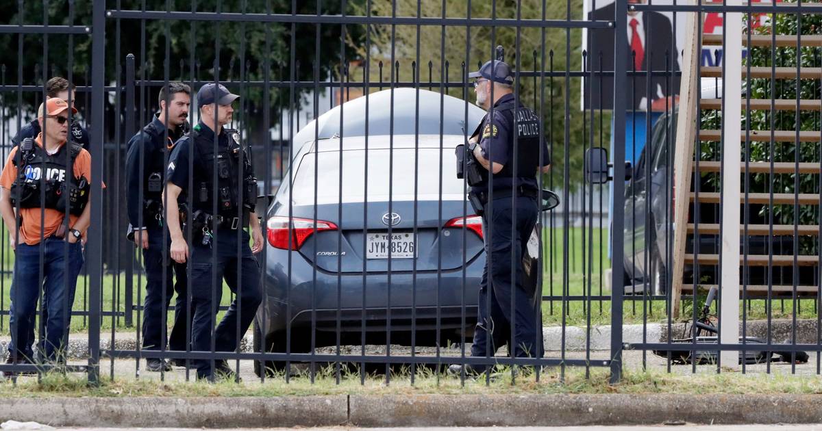 Morreu segundo recluso baleado em ataque a escritório de imigração em Dallas
