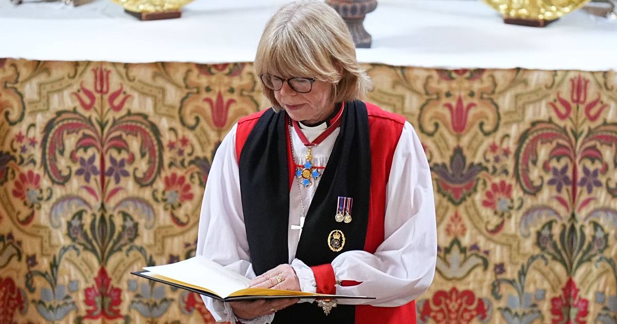 Sarah Mullally é a primeira mulher a liderar a Igreja da Inglaterra