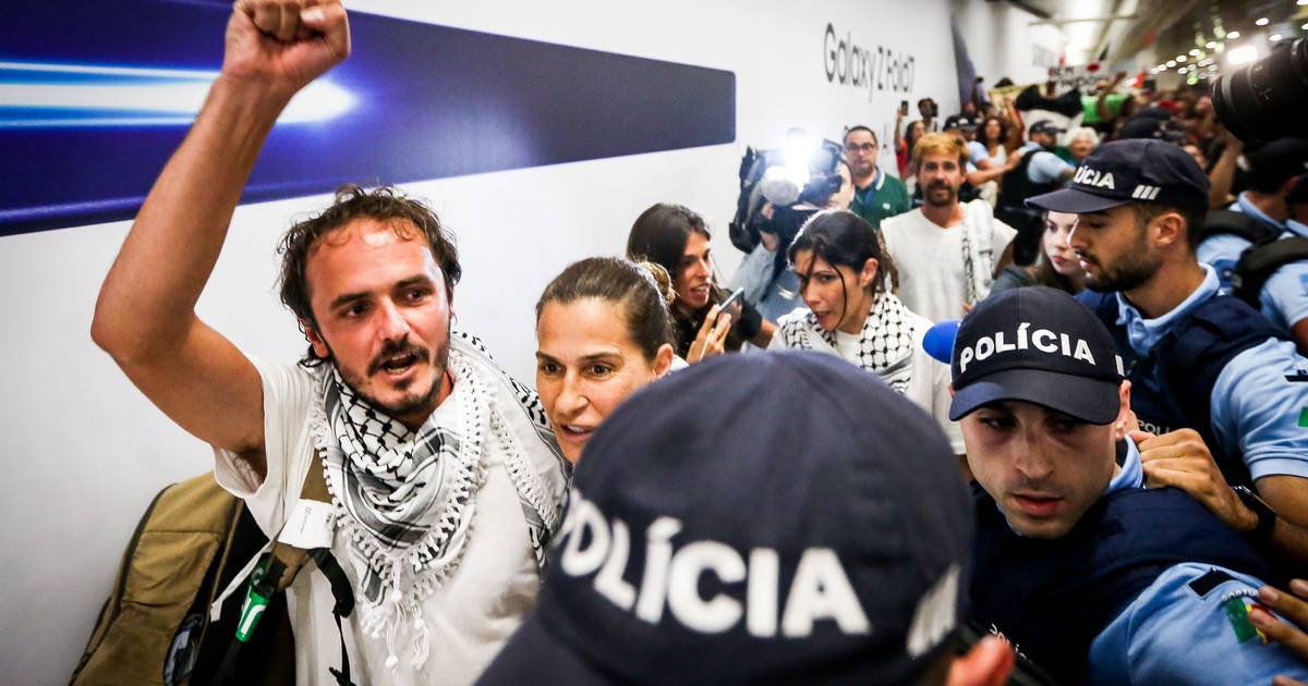 “Os governos são sensíveis à vossa pressão”: portugueses da Flotilha recebidos por centenas em Lisboa