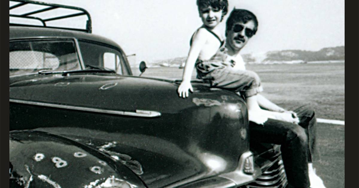 Rui Veloso recria a capa de “Ar de Rock”: veja o artista, a criança e o carro 45 anos depois