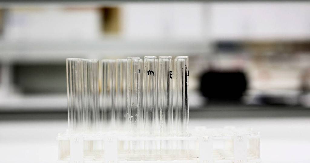 Portugal envia antídoto para o Brasil após aumento de casos de intoxicação por metanol em bebidas alcoólicas
