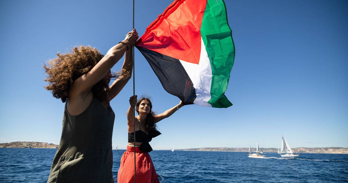 Barcos de nova flotilha para Gaza intercetados por exército israelita