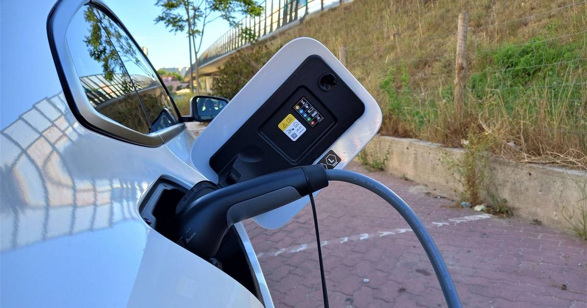 Perante o “perigo de morte” do automóvel, Bruxelas flexibiliza regras: Berlim aplaude, mas pede menos burocracia