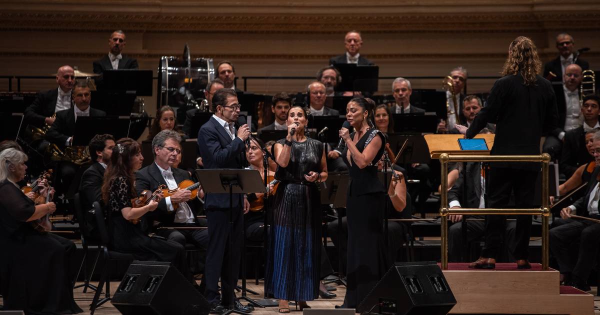 Se uma gaivota viesse trazer o céu de Nova Iorque.. concerto dos 40 anos da FLAD levou fadistas portugueses e voz de Amália ao Carnegie Hall