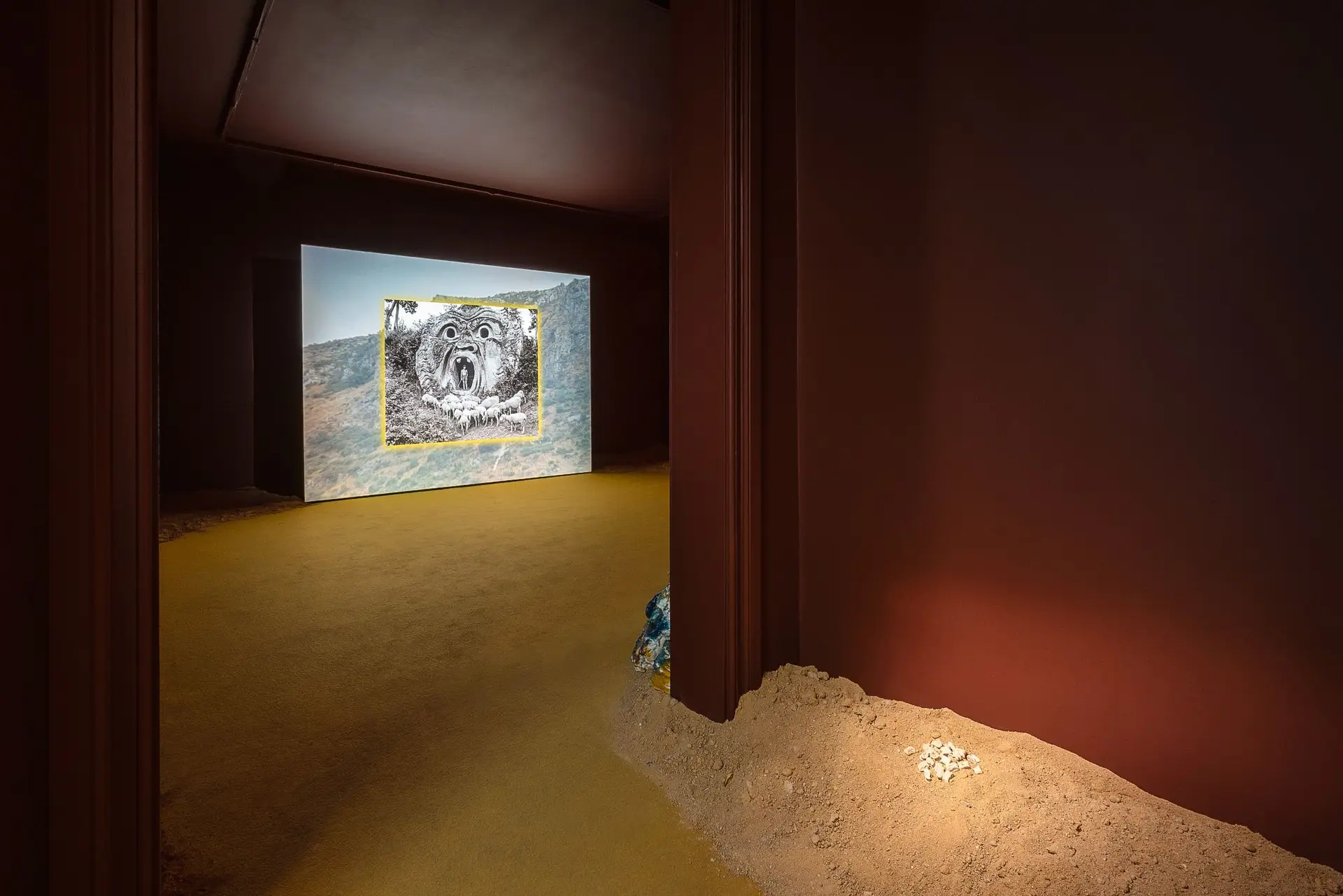 Exposições: Peregrinação a lugares ocultos com Hugo de Almeida