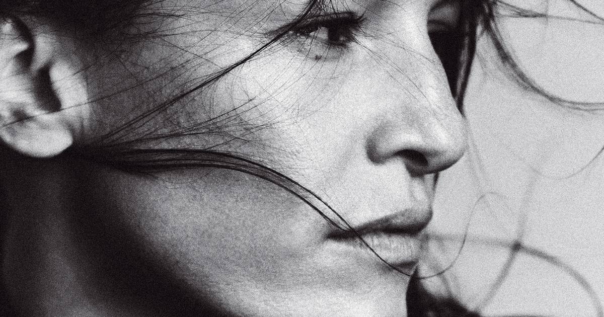 “Eu Vou Morrer de Amor ou Resistir”, de Carminho: bem-vindos ao mais poderoso álbum de fado que vamos ouvir este ano