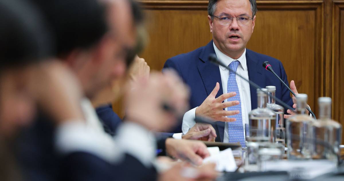 Governo avança “até final do ano” com mudanças em mais “dois ou três” ministérios e nomeia Rui Medeiros para rever lei do Tribunal de Contas