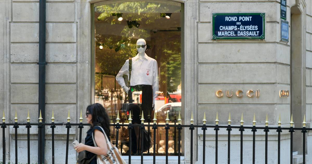 Comissão Europeia multa Gucci, Chloé e Loewe em 157 milhões por fixação de preços no luxo europeu