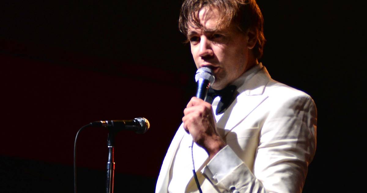 “Mais alguém?”: vocalista dos Hives, que atuam em Lisboa em novembro, arranca telemóvel das mãos de um fã