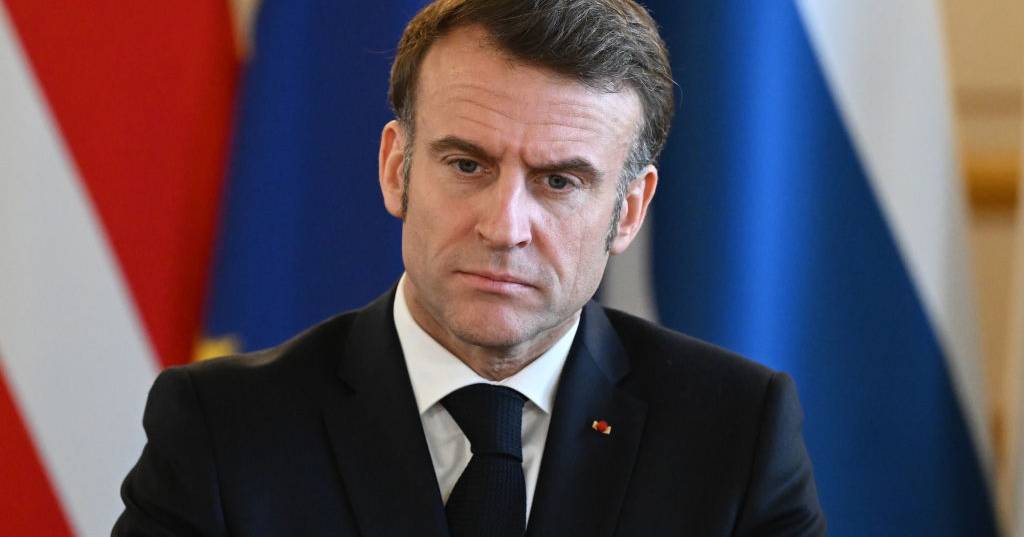 “Síndrome de Jesus presidencial” e “forma de loucura política”: quem não quer a demissão de Emmanuel Macron?