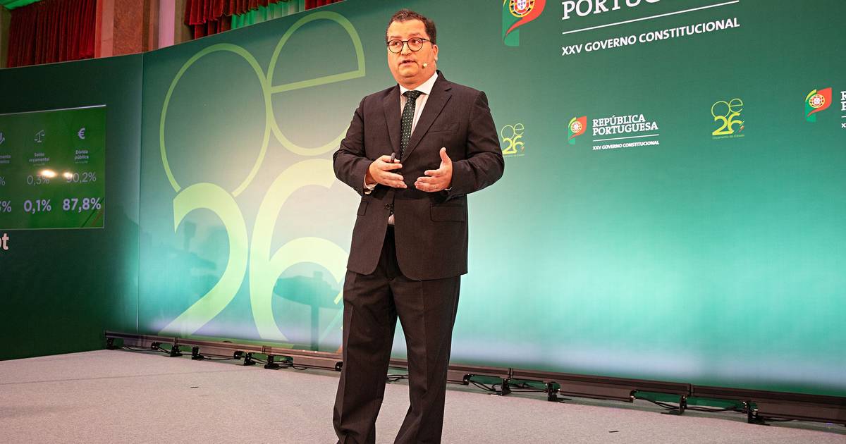 Miranda Sarmento: "Usar saldo da Segurança Social para aumentos permanentes é um erro"