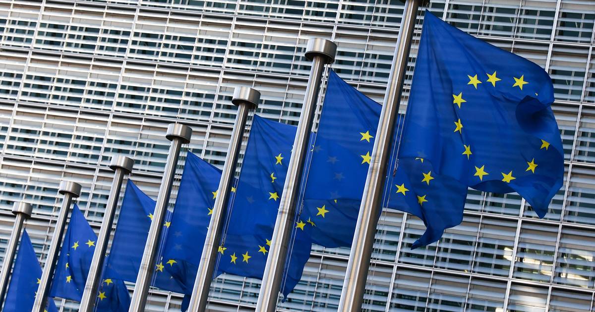 Bruxelas revê em baixa crescimento económico português para 2026 e alerta para efeito da crise energética no turismo