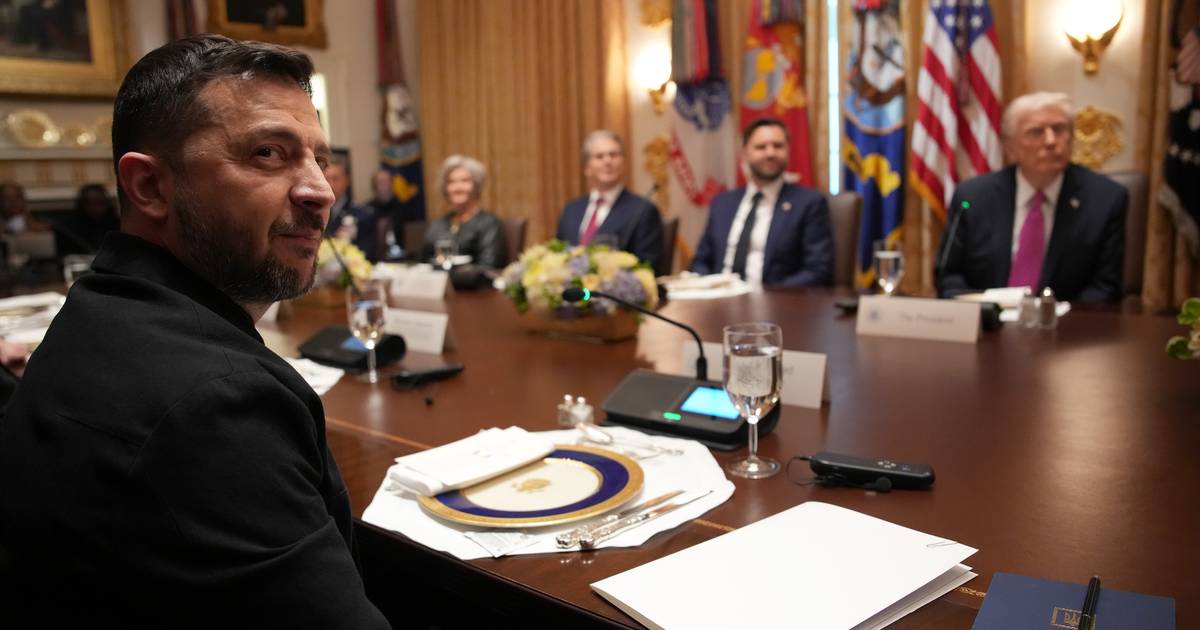 Zelensky ofereceu milhares de drones em troca de Tomahawks, mas decisão foi adiada: o ausente Putin conseguiu pôr Trump a hesitar outra vez