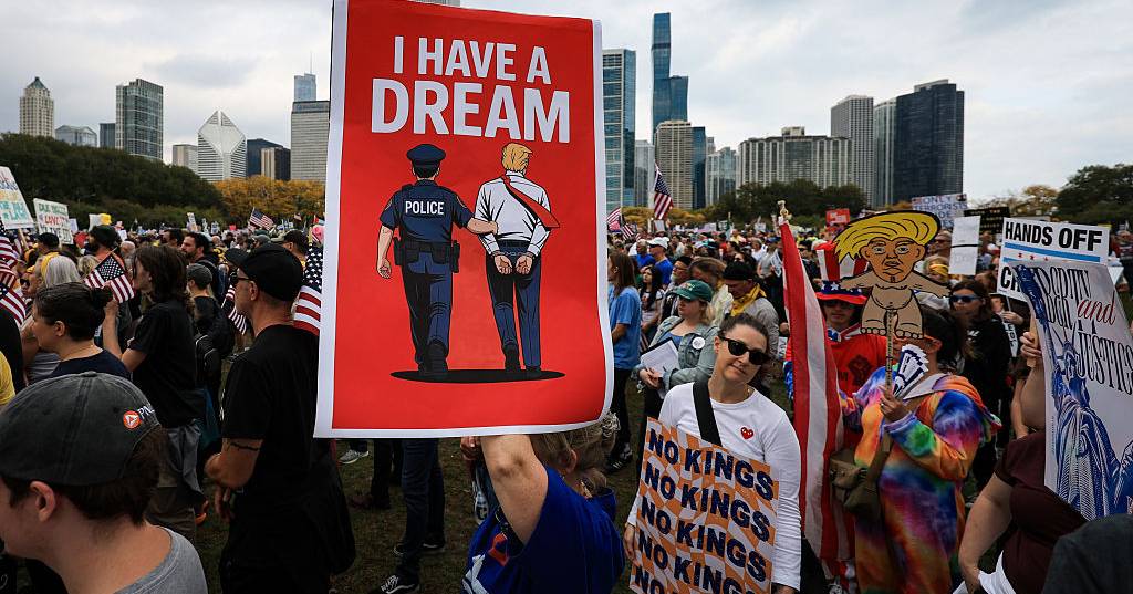 Protestos "No Kings": milhões nas ruas dos Estados Unidos contra um país cada vez mais autoritário e militarizado