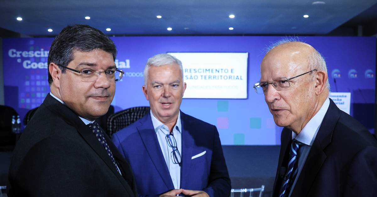 Augusto Santos Silva continua a recusar apoio a Seguro