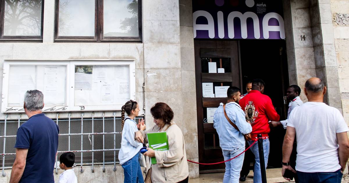 Autorizações de residência para imigrantes sobem 60% para mais de 386 mil em 2025