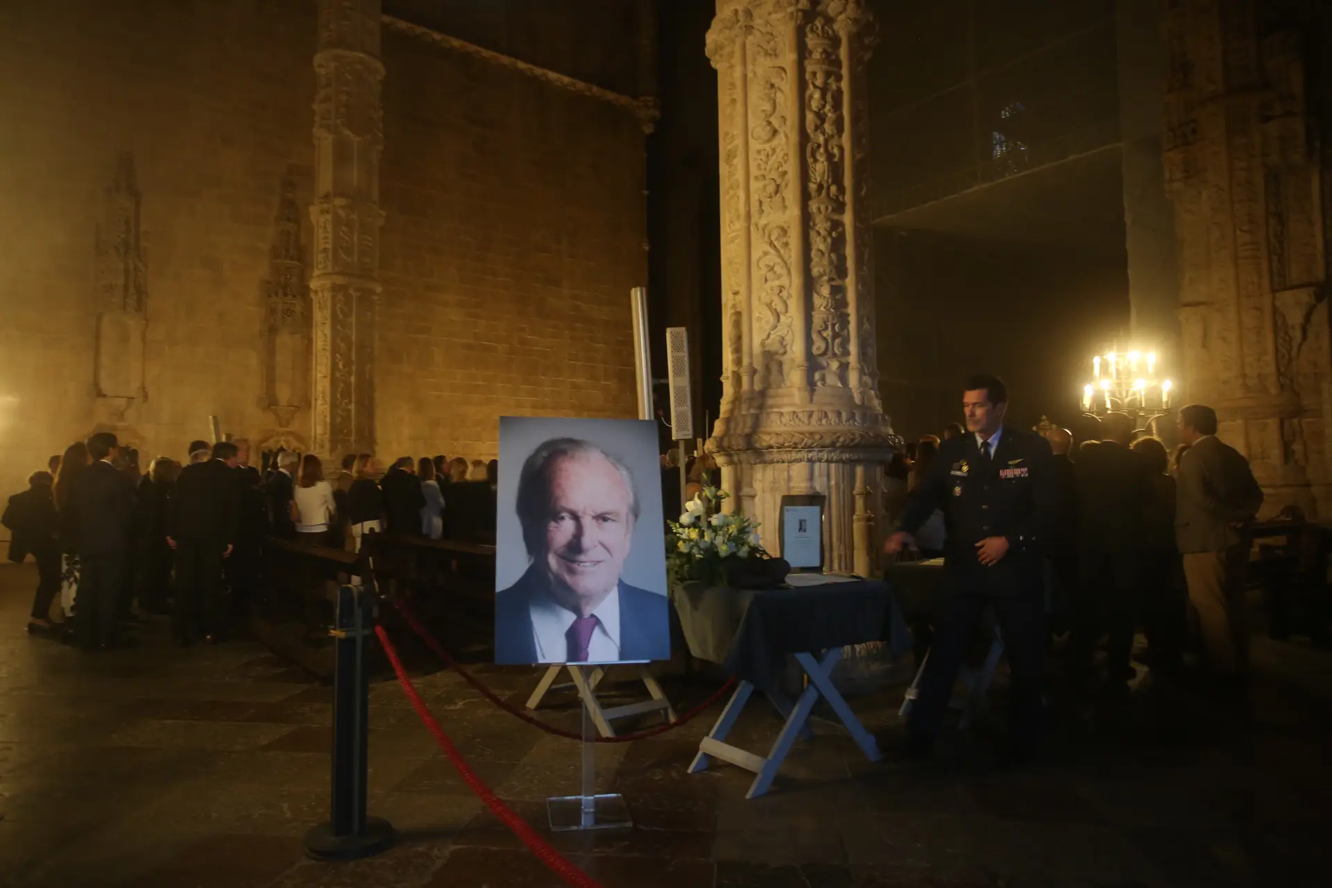 The wake of Francisco Pinto Balsemão, at the Jerónimos Monastery in Belém, Lisbon, brought together family, friends and various public figures to pay a final tribute to the former prime minister and founder of SIC and Expresso