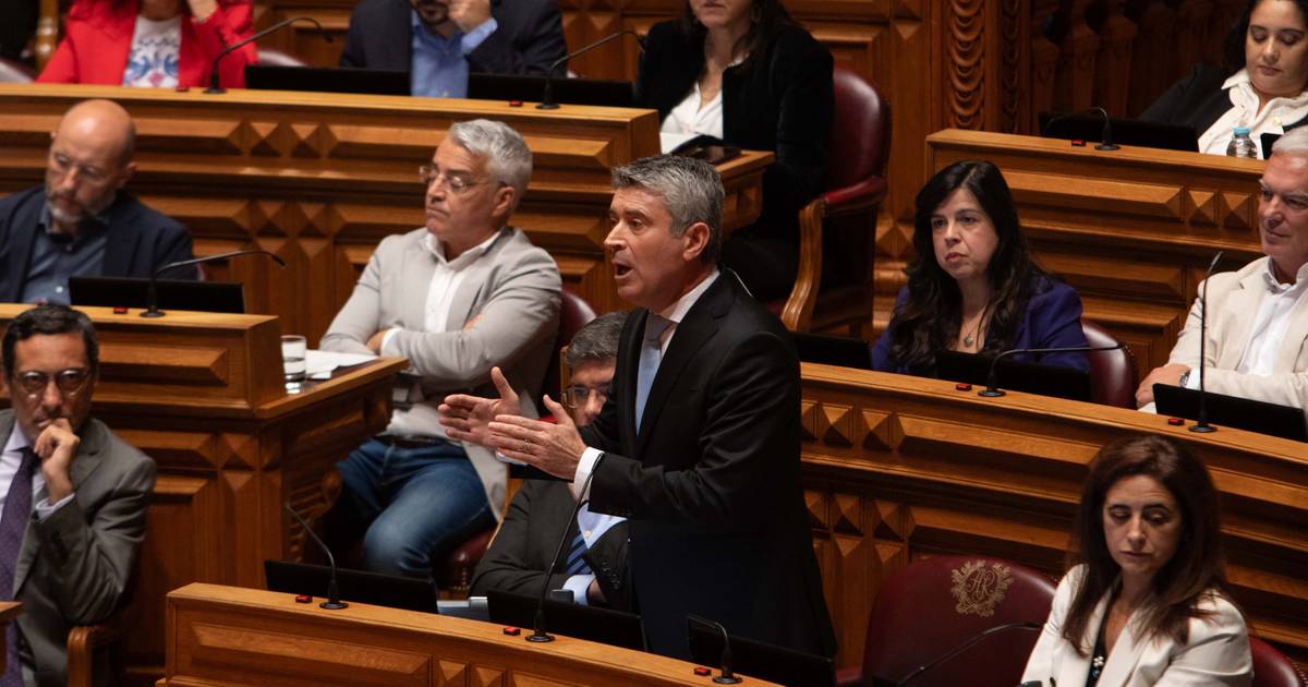 Lei da nacionalidade: Chega contraria Seguro, PS espera resposta a “reparo” e esquerda queria veto