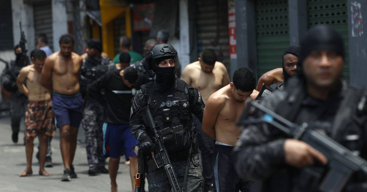 Megaoperação no Rio de Janeiro para travar Comando Vermelho resulta em 121 mortos: que organização é esta?