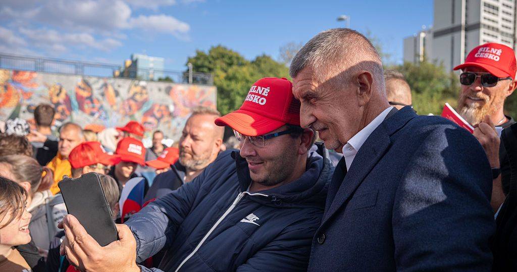 Prioridade: impedir a adoção do euro. Novo primeiro-ministro checo forma governo com extrema-direita