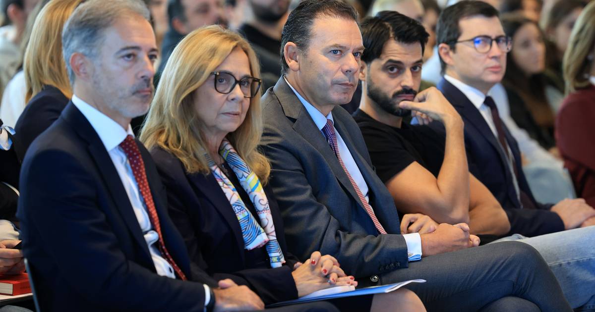 Decreto sobre médicos tarefeiros volta a Conselho de Ministros: depois das dúvidas de Marcelo, a decisão será de Seguro