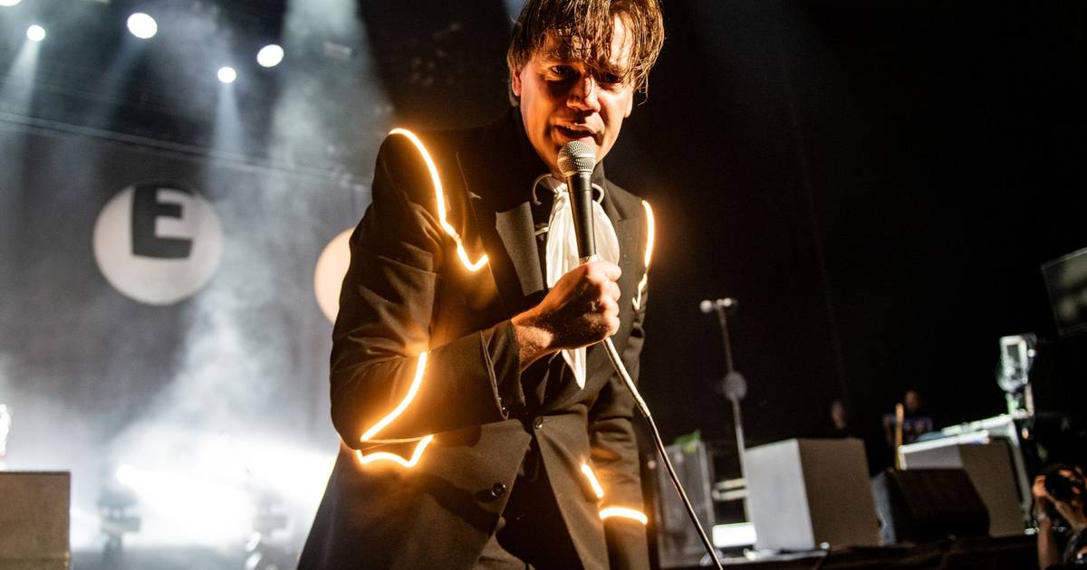 Bem-vindos ao mundo de uma das bandas mais divertidas do planeta: a crónica do concerto dos incomparáveis The Hives no Campo Pequeno