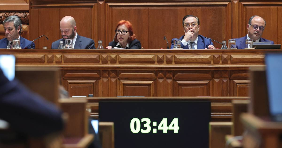 Obra da dessalinizadora no Algarve “pode arrancar amanhã” e sistema de reembolso de garrafas pode avançar no próximo ano