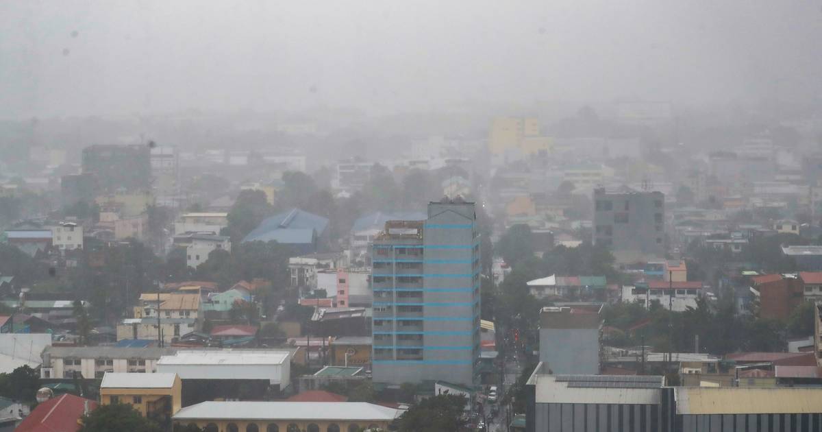 Pelo menos 26 pessoas morreram após a passagem do tufão Kalmaegi pela Filipinas