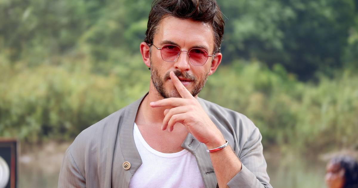 Jonathan Bailey é o "Homem Vivo Mais Sexy” do mundo. Poderá o Fiyero de “Wicked” ser o próximo James Bond?