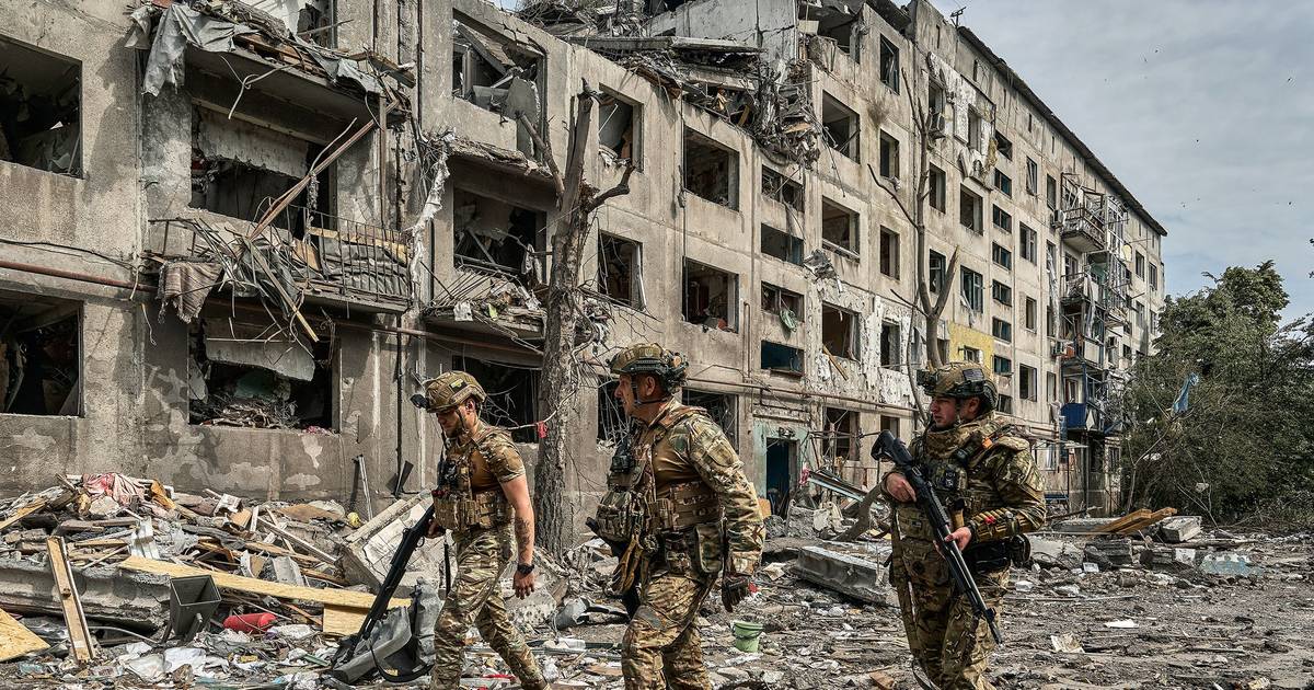 Forças ucranianas reclamam corte de rota logística russa em Pokrovsk, cidade que  se tornou no principal campo de batalha da guerra