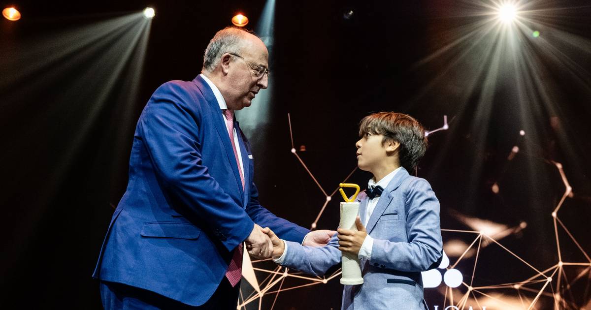 Gala premeia jovens agricultores e presta homenagem a Cavaco Silva