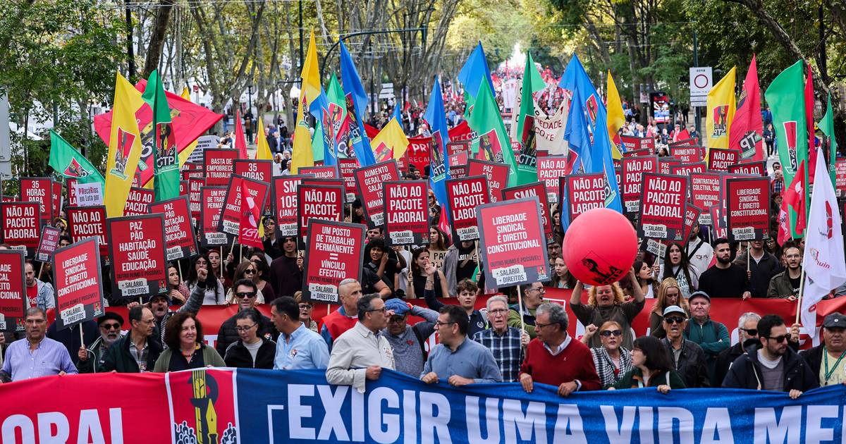 “Não vamos desistir, o pacote é para cair”: milhares nas ruas de Lisboa contra legislação laboral do Governo