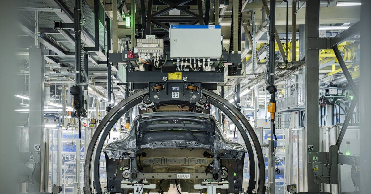 Indústria automóvel alemã está à beira de um ataque de nervos e fabricantes de componentes em Portugal alertam que "não há como não sofrer"