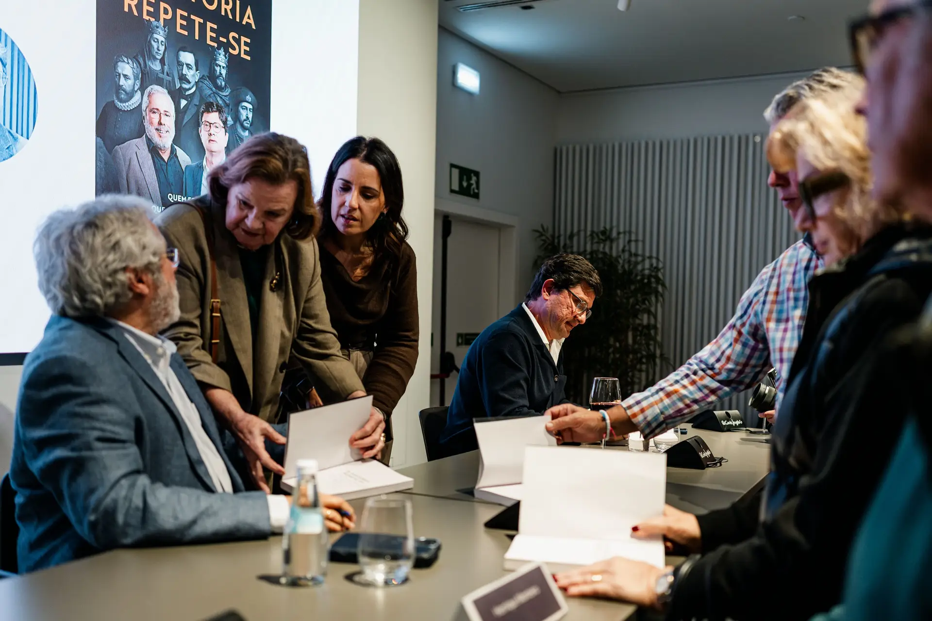 'History Repeats Itself': full room to discover in book form the historical episodes that made loyal listeners of the podcast fall in love