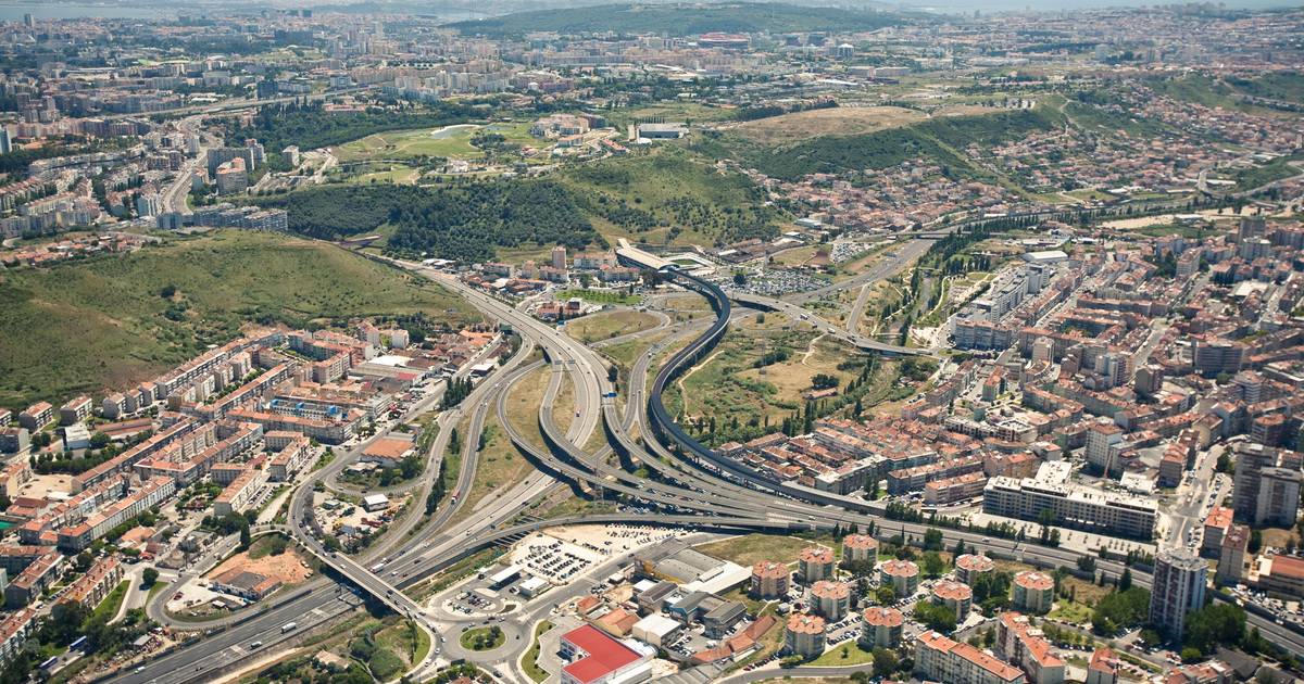 Odivelas: duas famílias despejadas no bairro da Urmeira, câmara garante “alojamento de emergência”