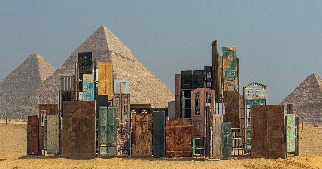 "Portas do Cairo, 2025": obra de Vhils exposta em mostra internacional no Egipto