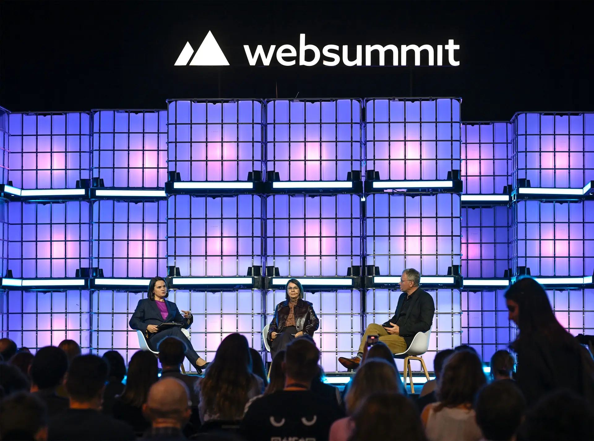 Sviatlana Tsikhanouskaia, activist and leader of the Belarusian opposition, and Tania Marinich addressed, at the Web Summit, the challenges that Belarusian immigrants experience in exile