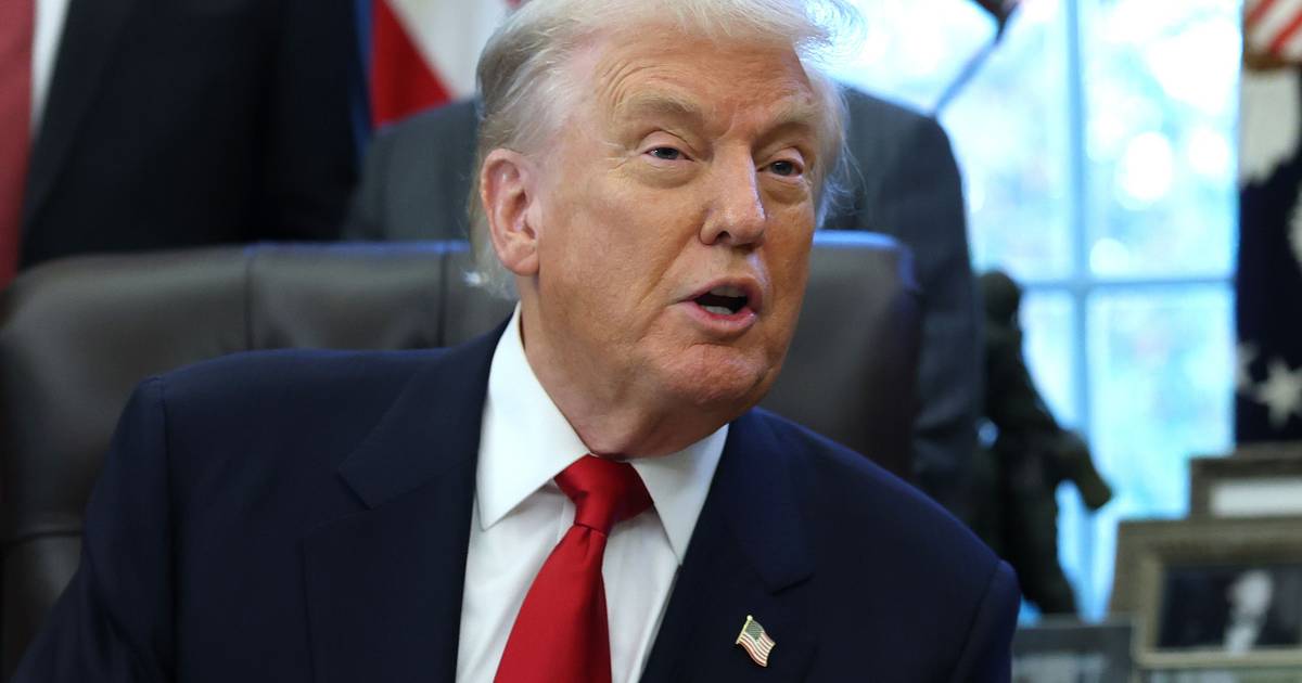 Trump recua e pede agora aos republicanos que aprovem divulgação dos arquivos de Epstein