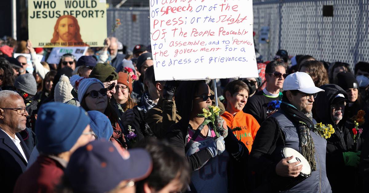 Papa Leão XIV desafia nacionalismo de Trump, que divide os católicos americanos