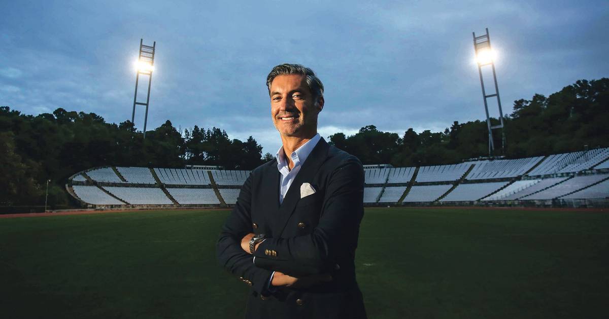 Vítor Baía: “No Mundial 2002, estagiar em Macau foi um erro. Nós não treinávamos, nós desidratávamos. Ficámos todos escanzelados, sem força” Vítor Baía: “No Mundial 2002, estagiar em Macau foi um erro. Nós não treinávamos, nós desidratávamos. Ficámos todos escanzelados, sem força”