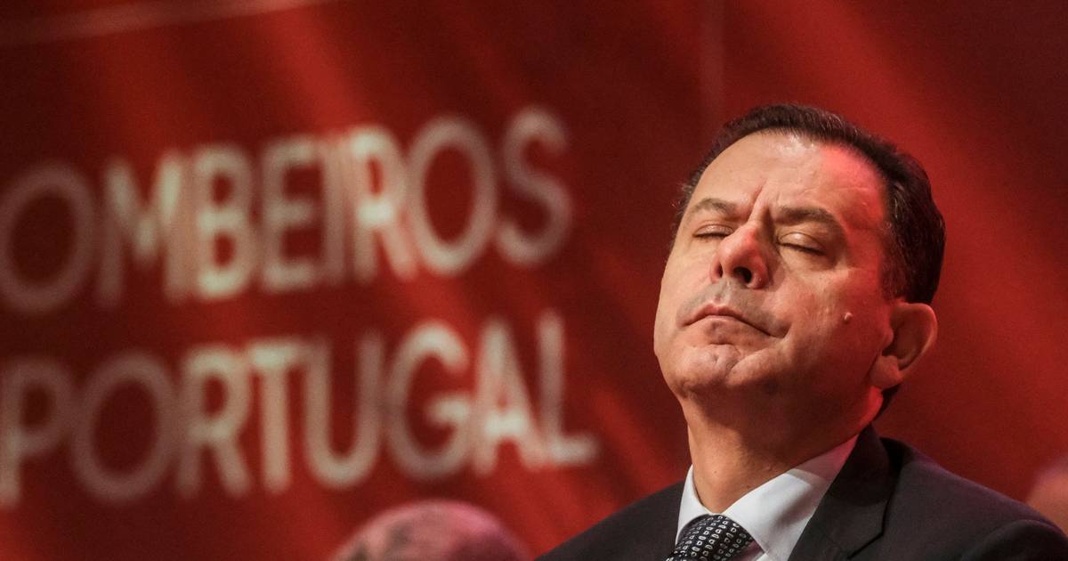 Bombeiros avançam com protestos devido "à ausência de respostas" do Governo