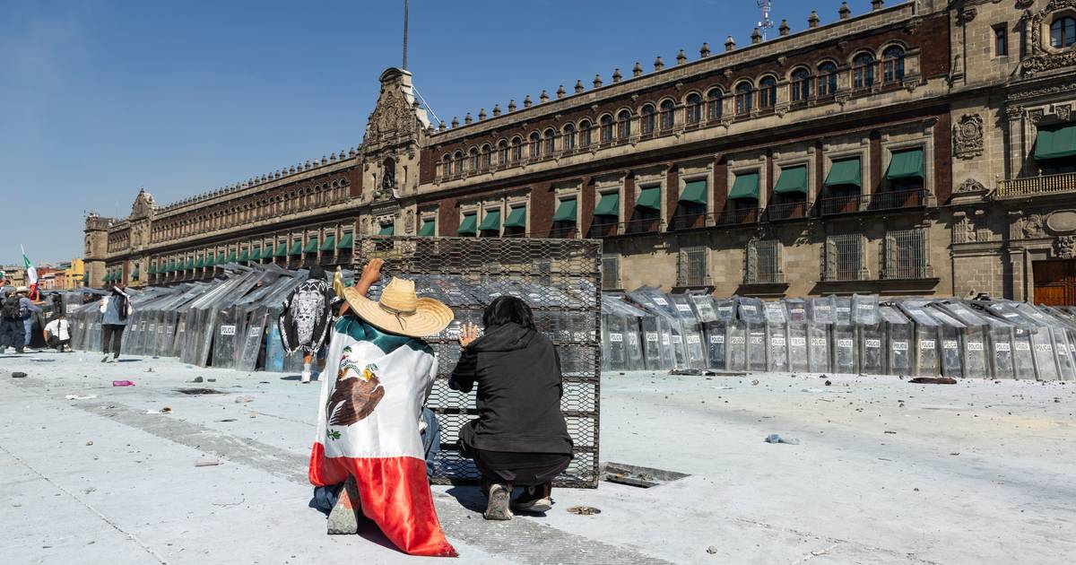 Protestos da “Geração Z México” contra o governo deixam mais de 120 feridos na Cidade do México