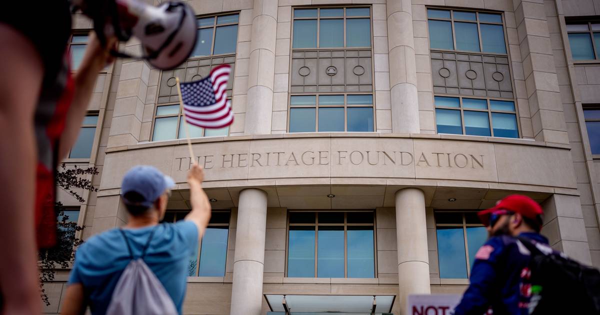 “A administração Trump quer transformar a sociedade, mudar famílias, escolas e locais de trabalho”: uma entrevista sobre o Projeto 2025