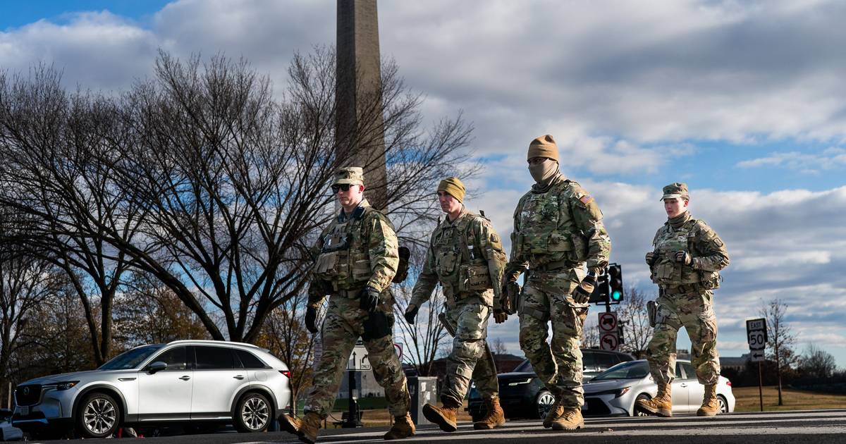 Ataque em Washington de afegão que trabalhou para a CIA dá pretexto a Trump para o maior aperto migratório em décadas, até contra somalis